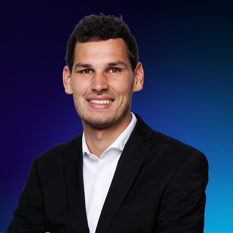 Alexander_Arndt_blauer_Hintergrund