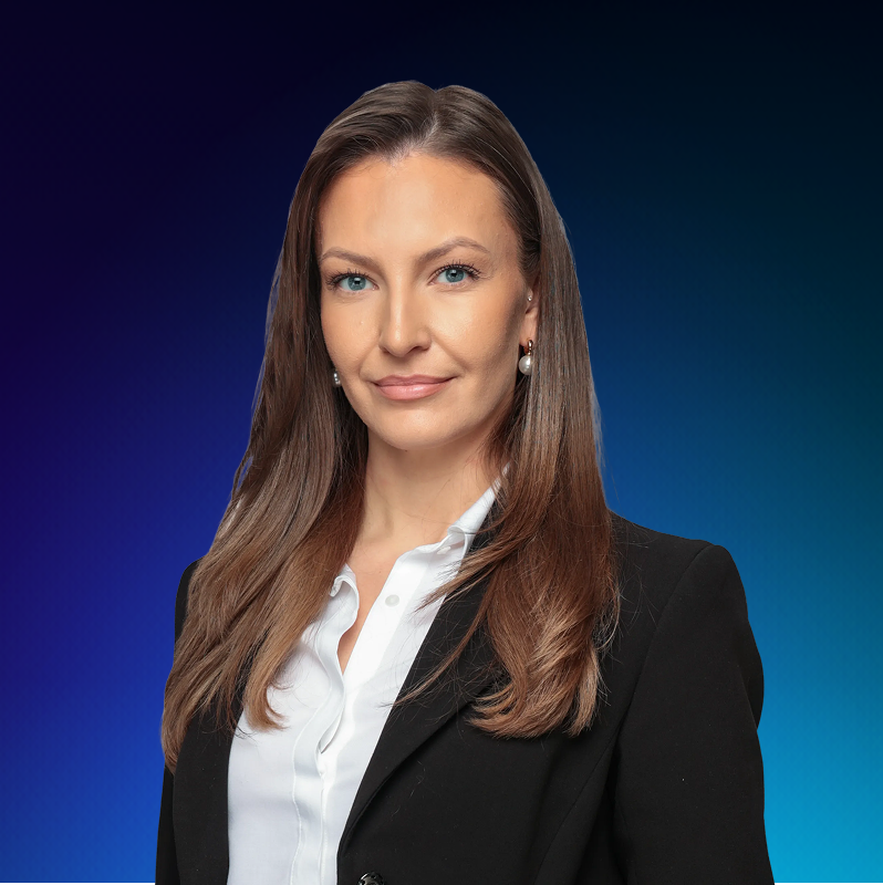 Darja Doronin-blue-bg