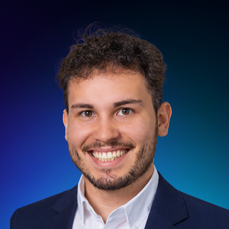 Roberto_mit_Hintergrundd_blau_neu